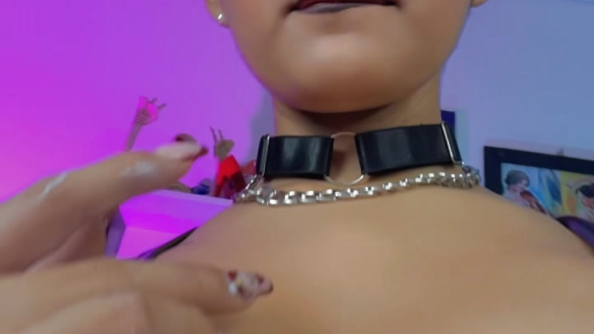You like the saliva on my tits🔥🔥🔥