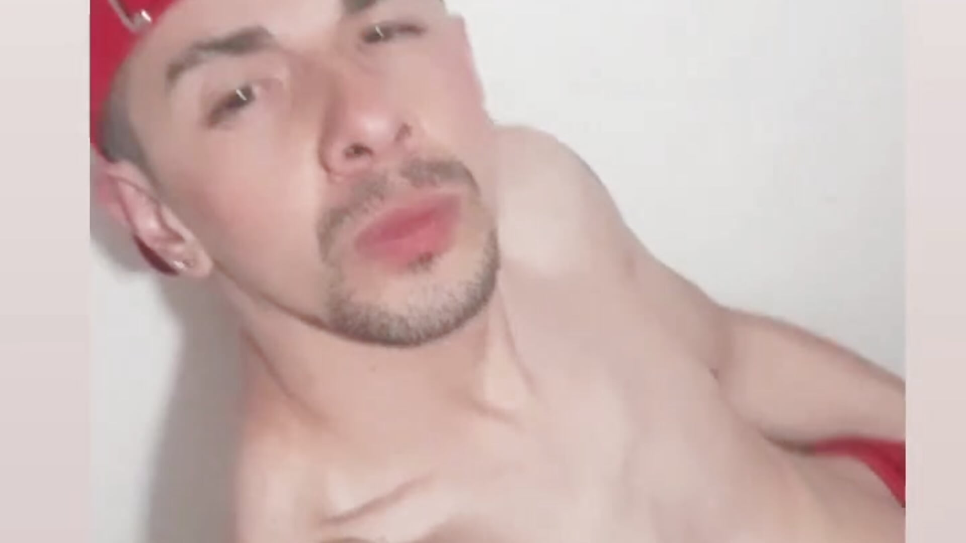 El rojo me queda bien - فيديو من venusfranco_94 موديل الكام