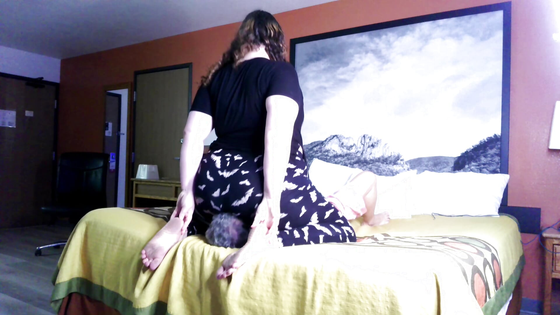 Facesitting fullweight – video modela na kameri GoddessofFUTA