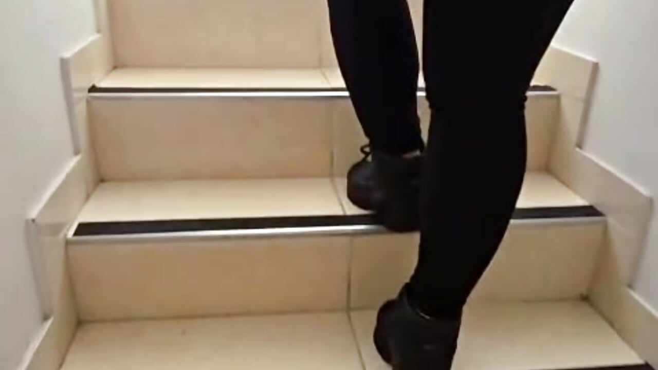 Going up the stairs… but the view is behind me 😈 🍑🥵 - vídeo de Morgan_Wright modelo de câmara