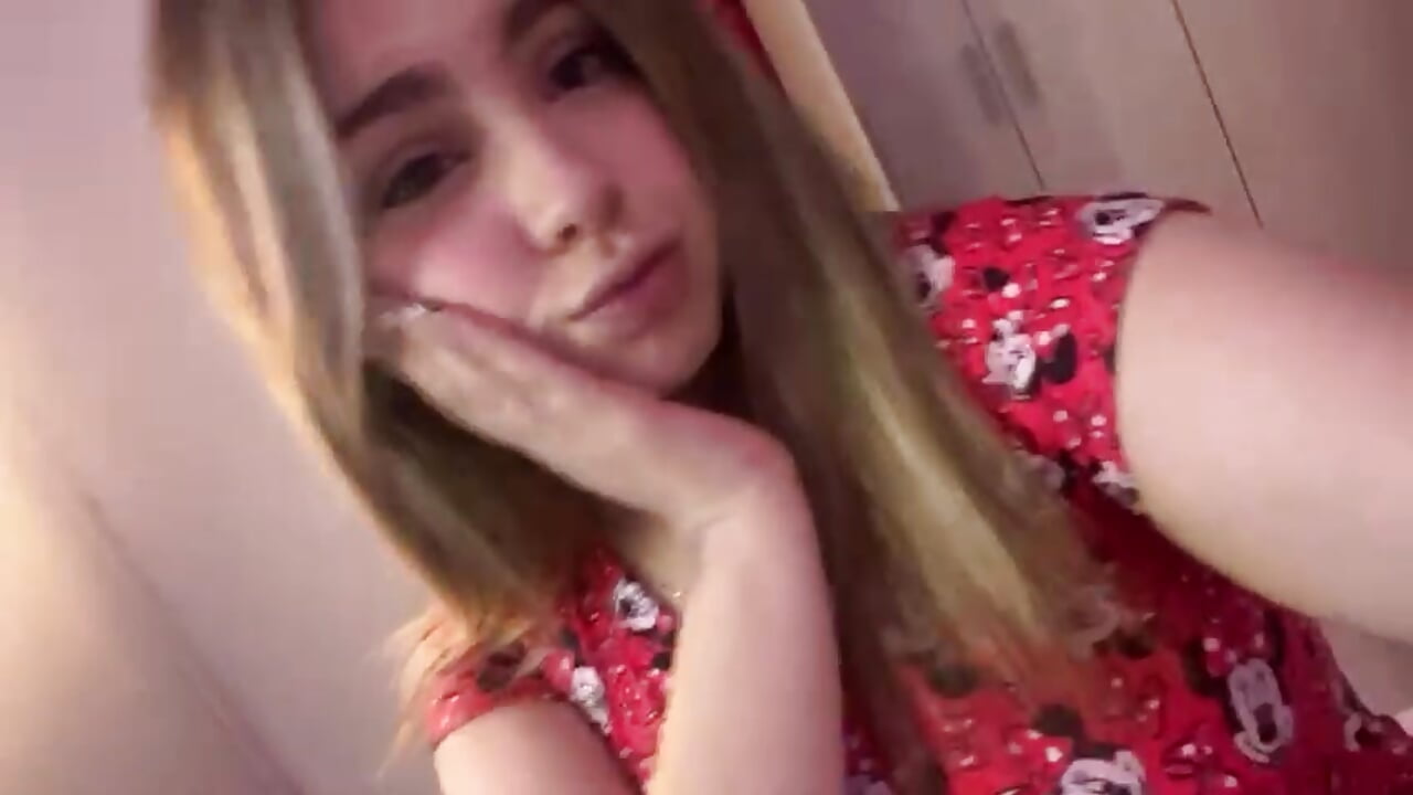 hi ❤️ - video by Cloee_Rainbow1 cam model