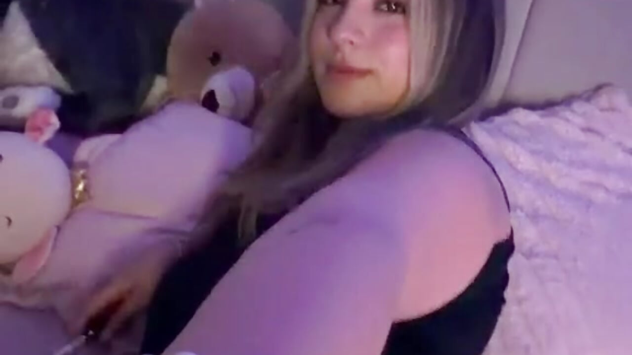 Come a little closer 👀😏🔥 - Vídeo de Cloee_Rainbow1, modelo de vídeos