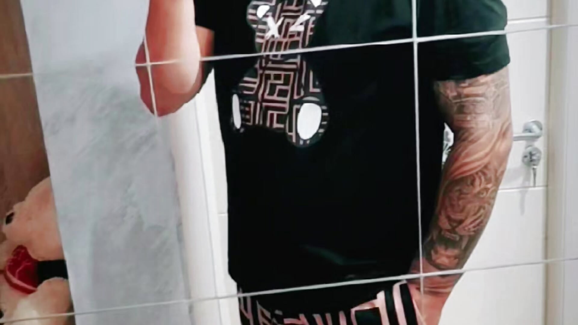 1000017933.mp4 - βίντεο μοντέλου Bakws