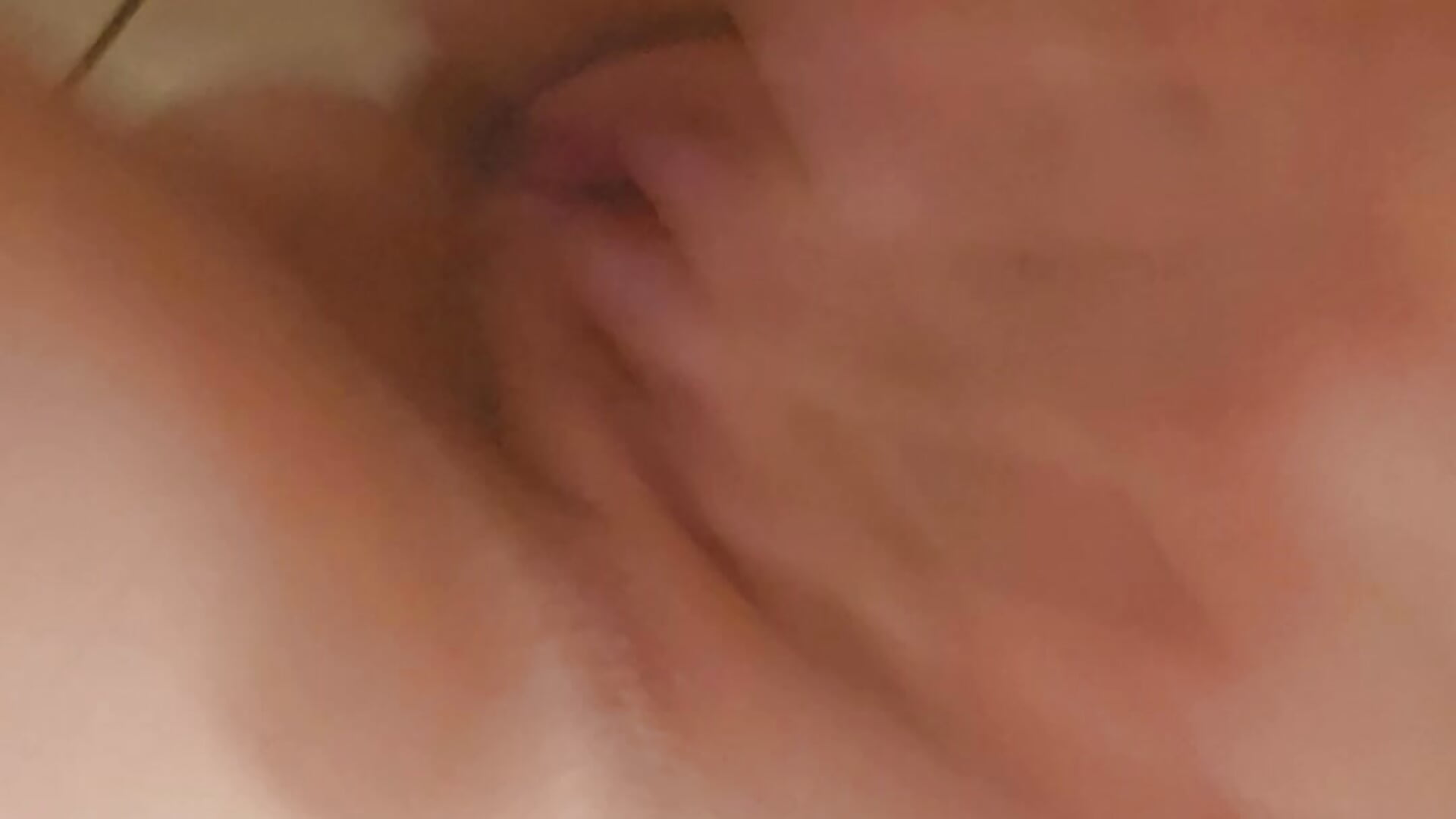 Sweety squirt in bathroom - video oleh FetishLady89 kamera model