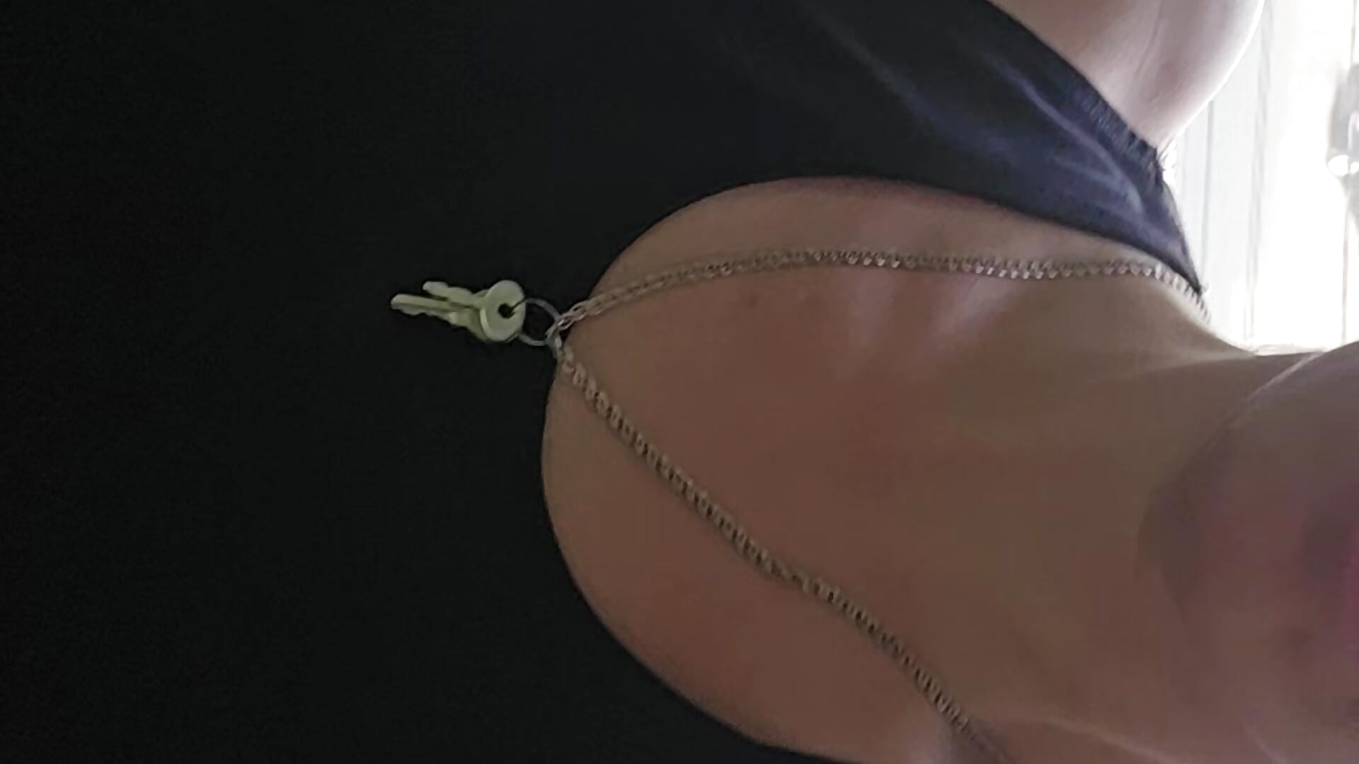 Your key 🔑 is in my srong hands!!! #strong #locktober — filmik FetishLady89, modela(-lki) na kamerkach