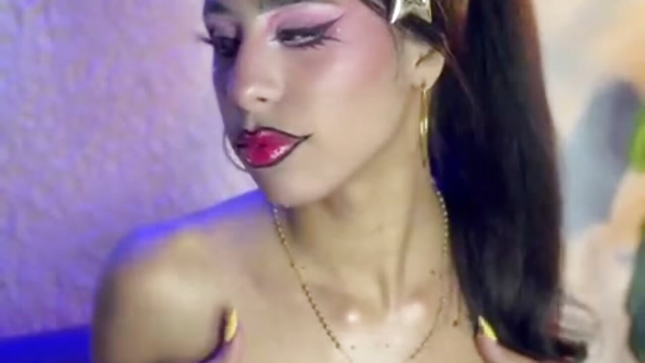 muñequita 🪆 - video by melissa_becraft cam model