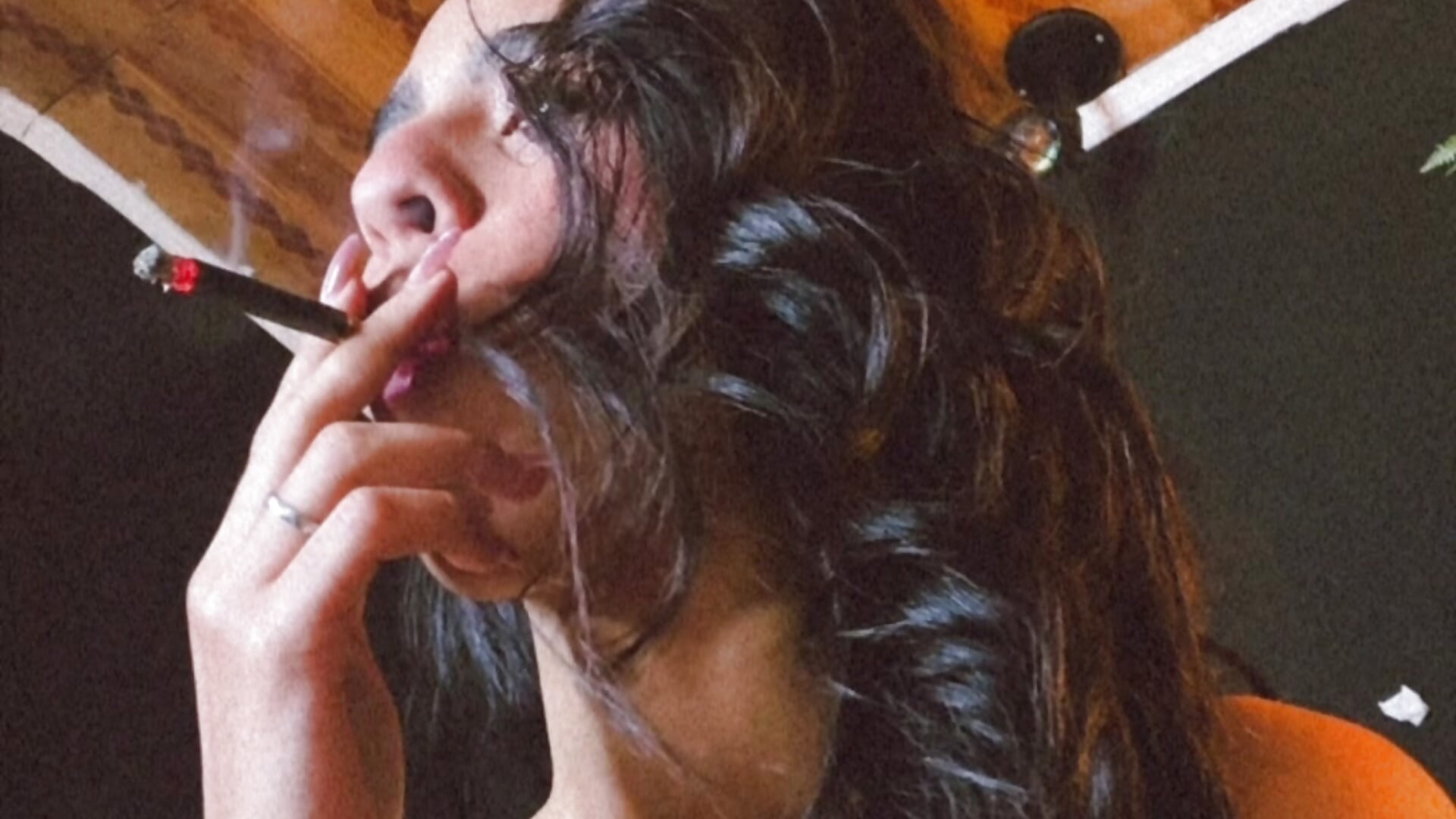 Smoke 😮‍💨 - video av melissa_becraft cam-modell