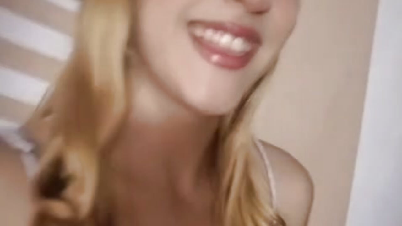 the blonde - فيديو من Emylyjonhs موديل الكام