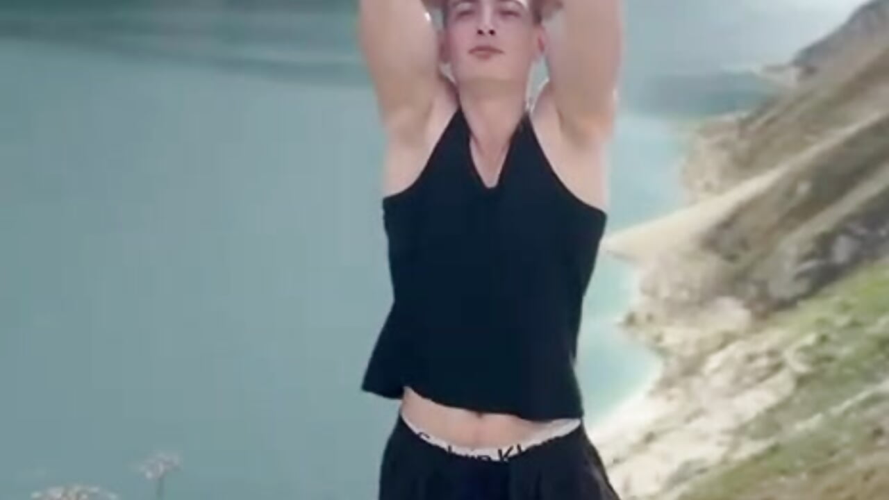 Traveling - video by Eevee7 cam model