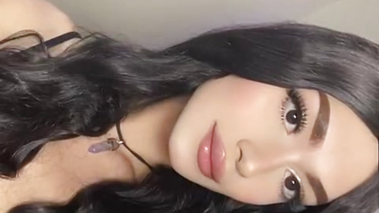 a pretty girl - video van DANIELA_CADAVID_ cam-model