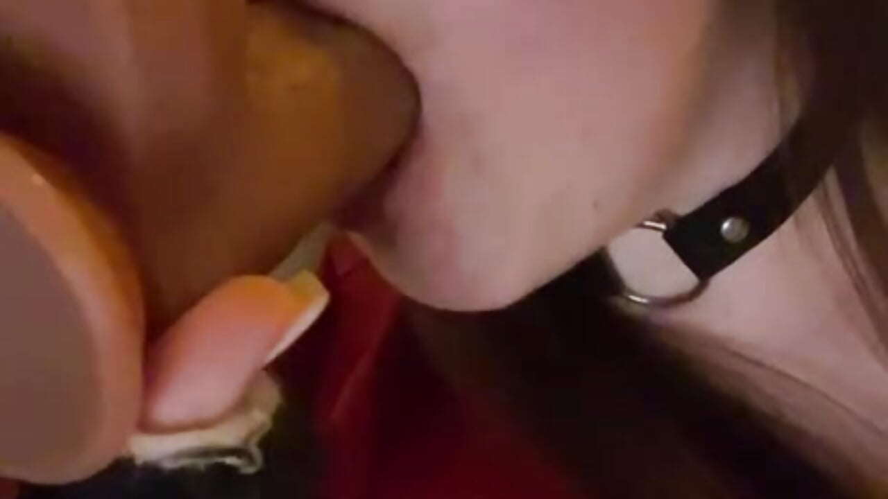 Deep throat and pussy showing