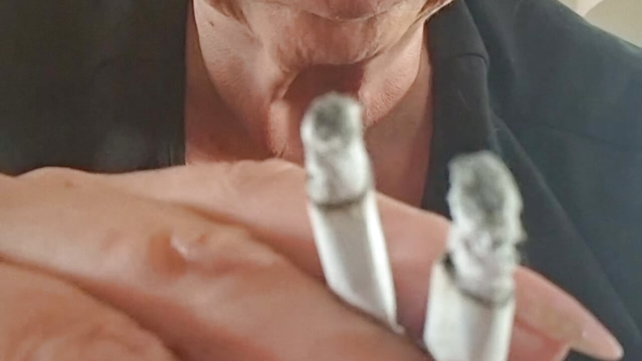 For my smoke fetishists - HotSilli152 adlı kamera modelinin videosu