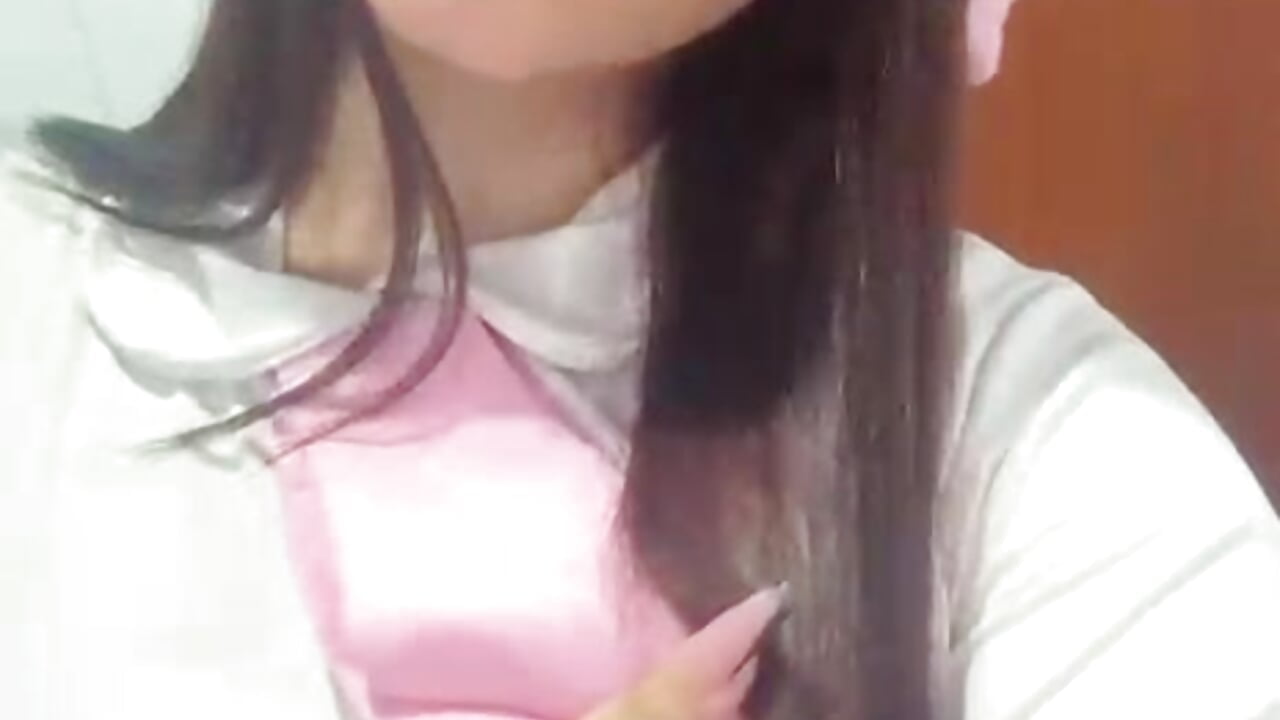 Do you like my flirtatious tits? - LilyRoxi 캠 모델의 동영상
