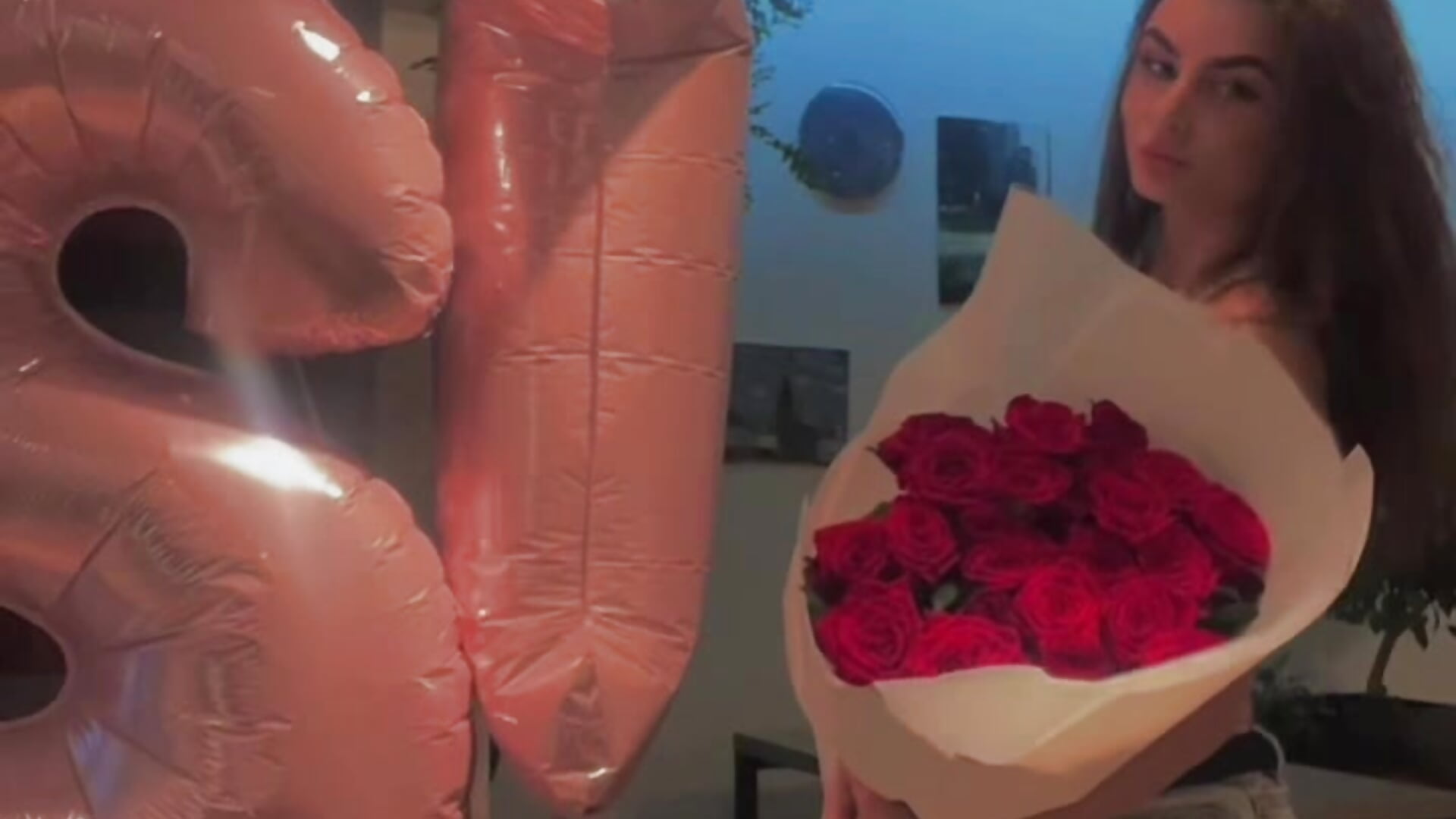 I fell in love with these flowers🌹thanks to my friends for a great holiday💕