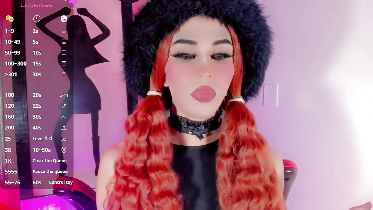 cigarette - video di emelly_horny_ modella di cam