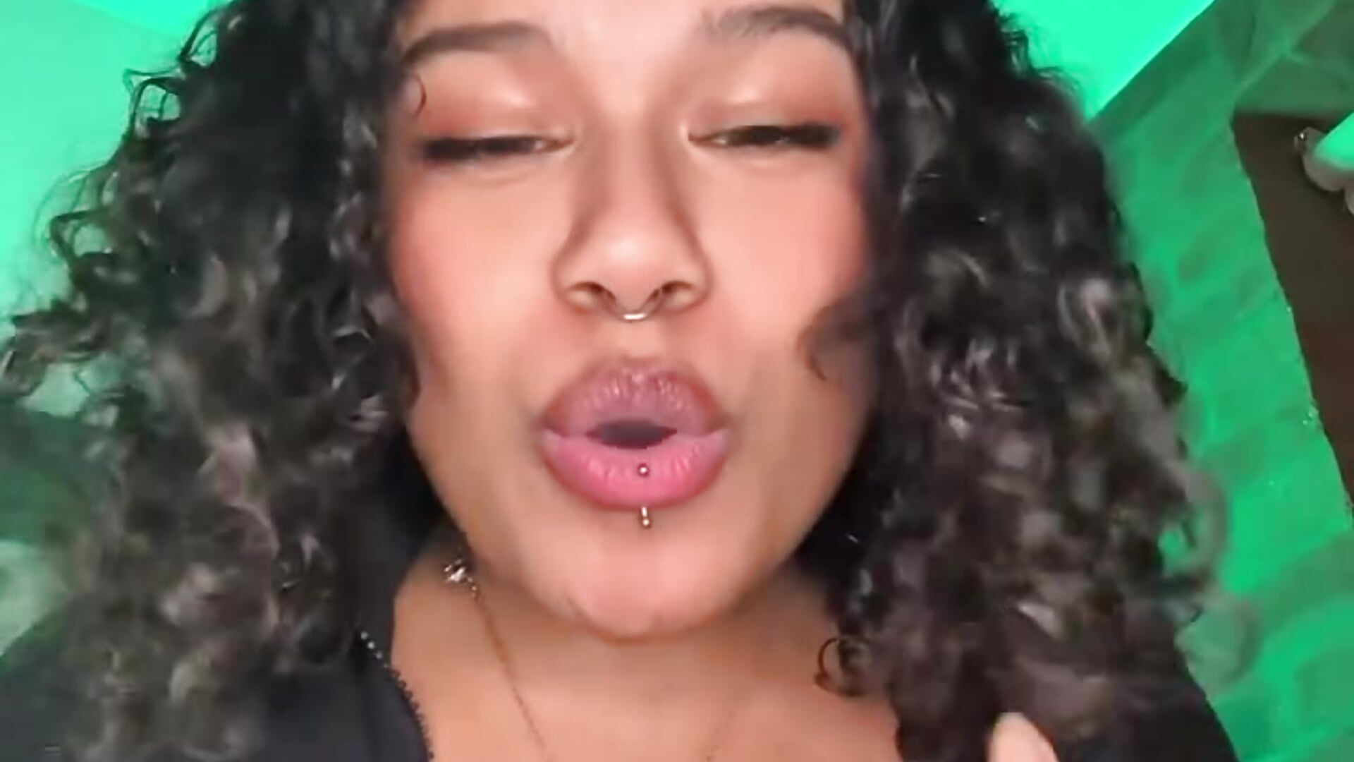 Flip the script 😈🙇🏻‍♂️😏 - video by saralovens cam model