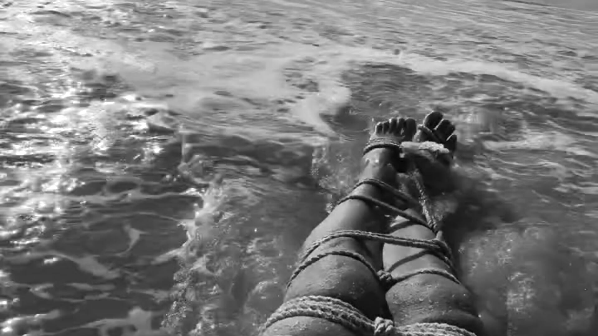 In the pull of the edges 🌊 - video van saralovens cam-model