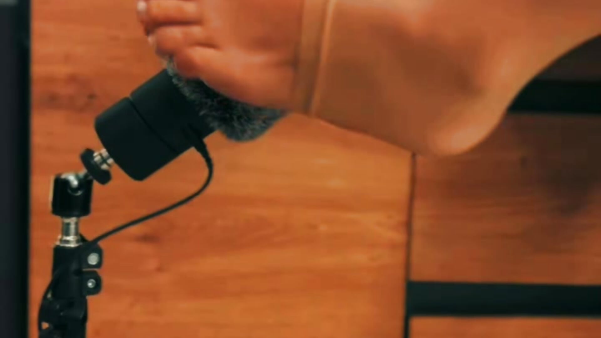 Experience some good foot ASMR👣 - video van saralovens cam-model