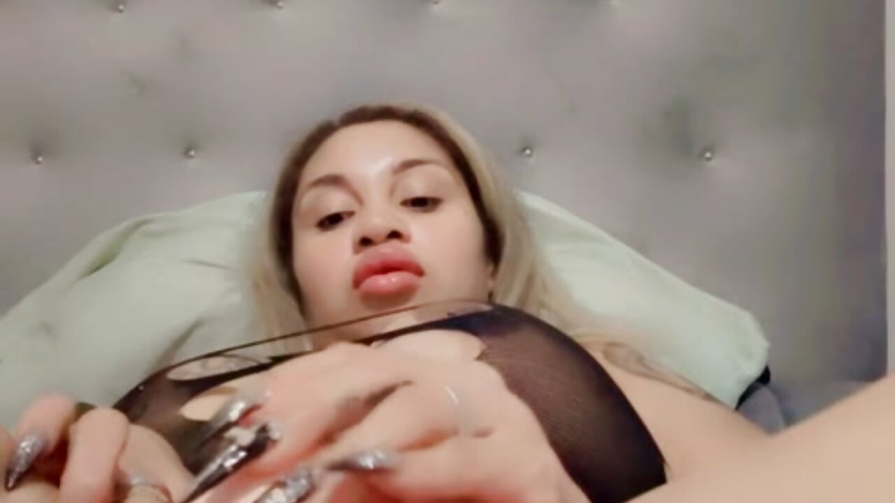FDF28F75-EA18-4501-A18D-E7F7DB26CF9C - video by sweet_juicy_6969 cam model
