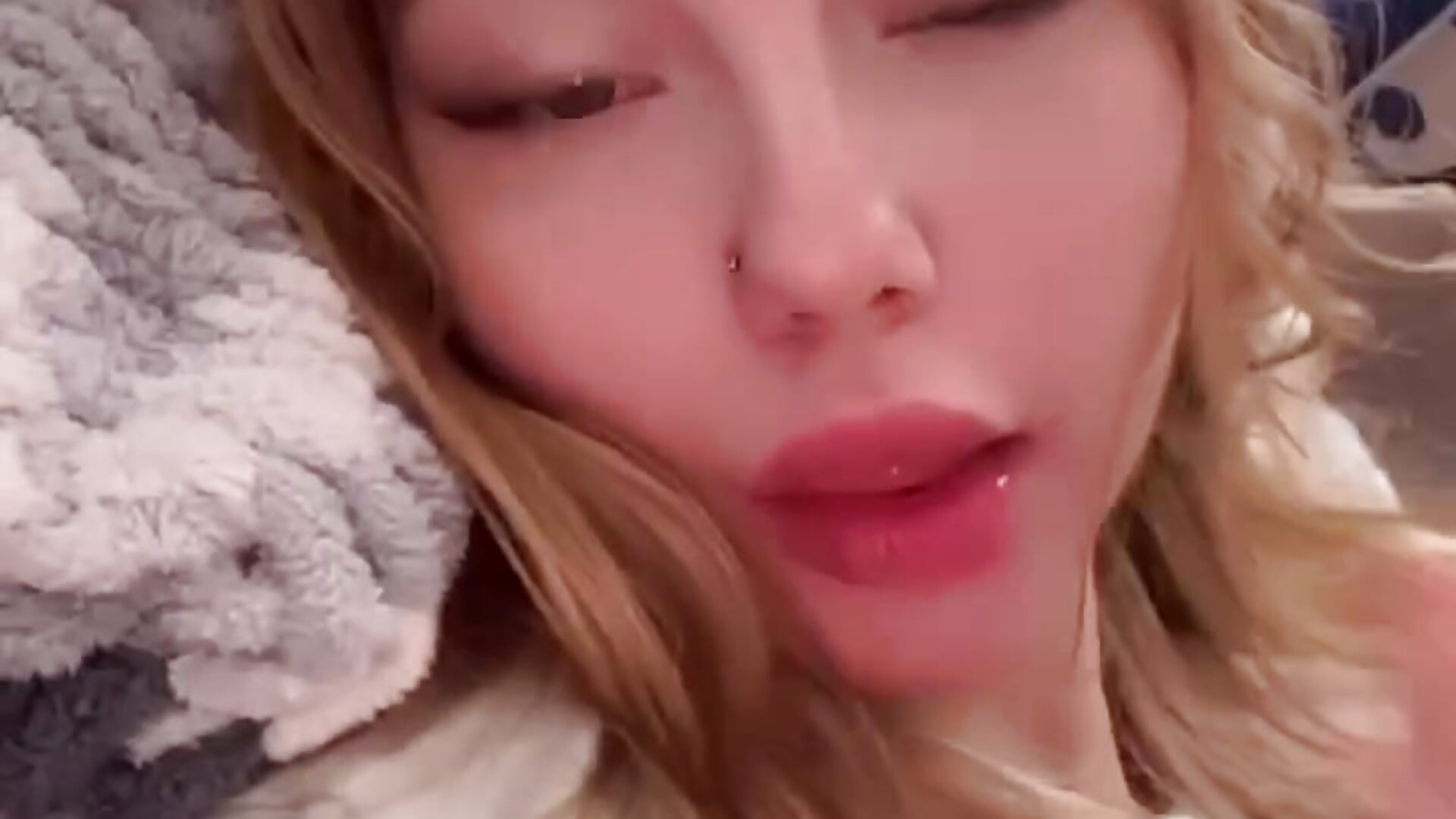 -220 on street - video by Sakura_Moore cam model