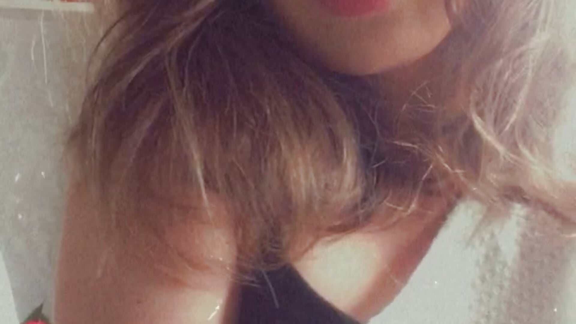 Hi everyone– MollyBer kameramodell videója