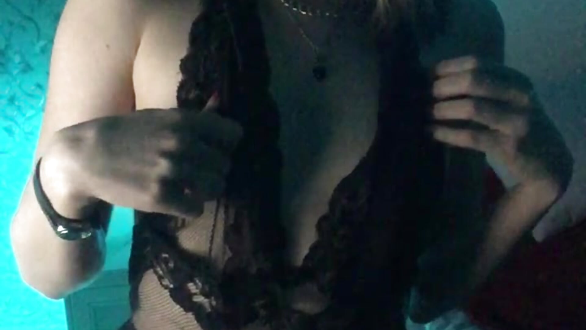 come closer– MollyBer kameramodell videója