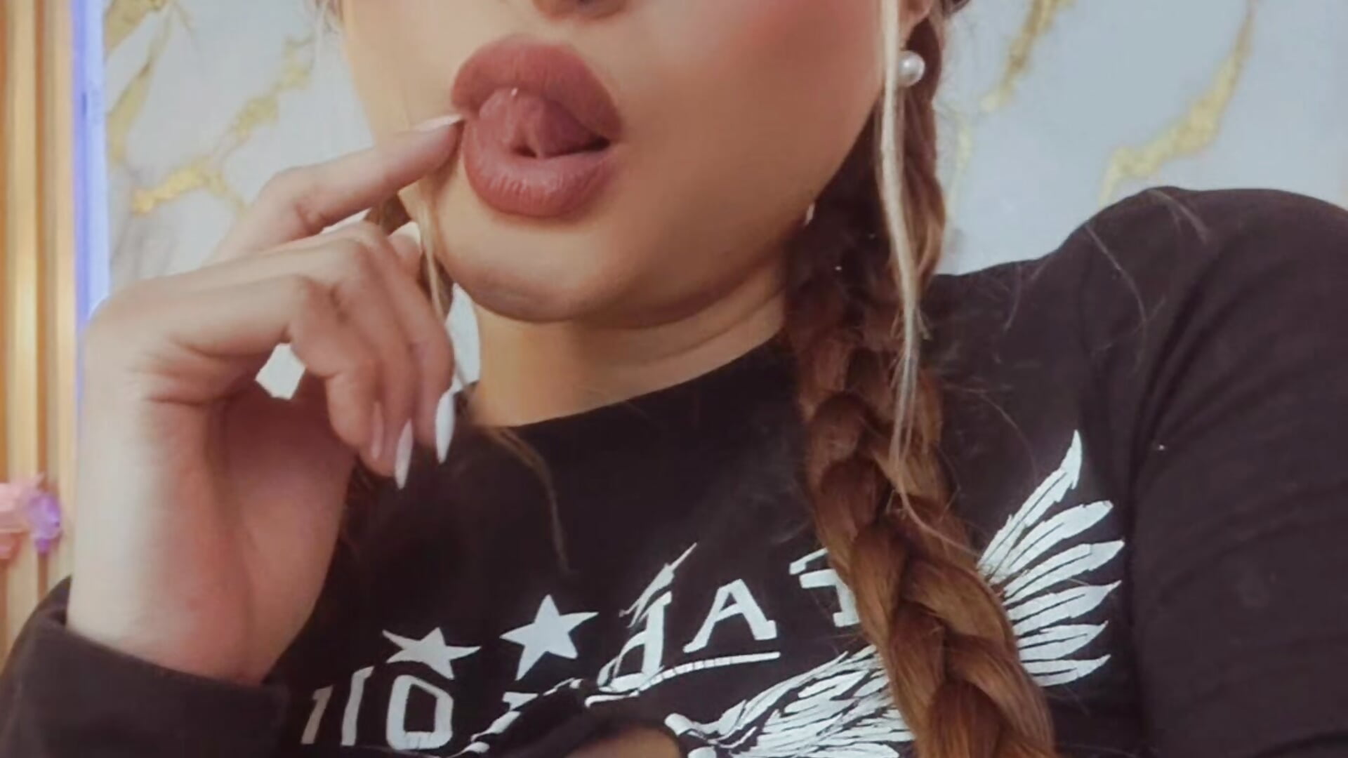 Mmm🫦 - video by LissaDupont cam model