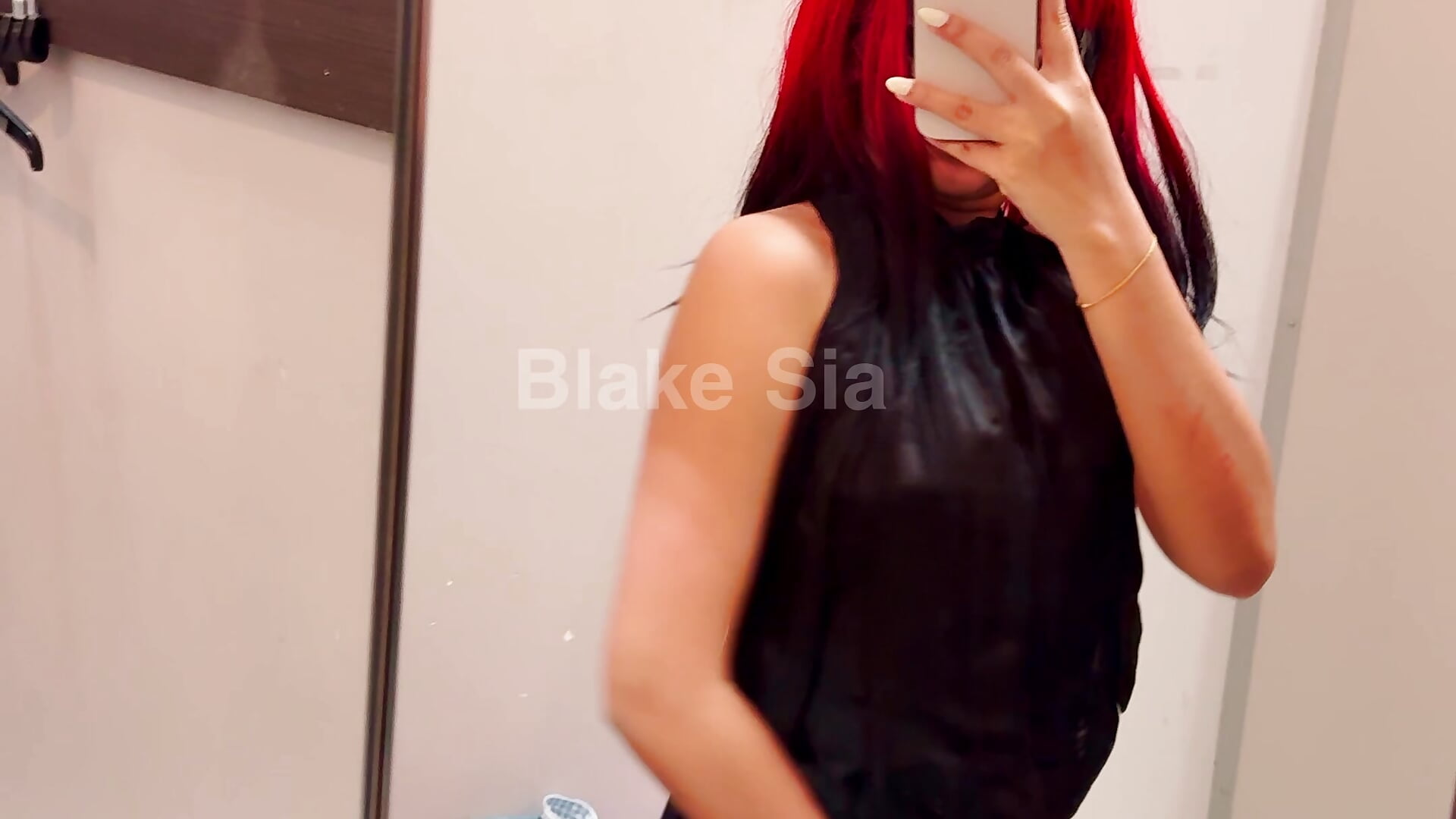 Try-On Haul & finger fucking myself in the fitting room 💦 - video by Blake-Sia cam model