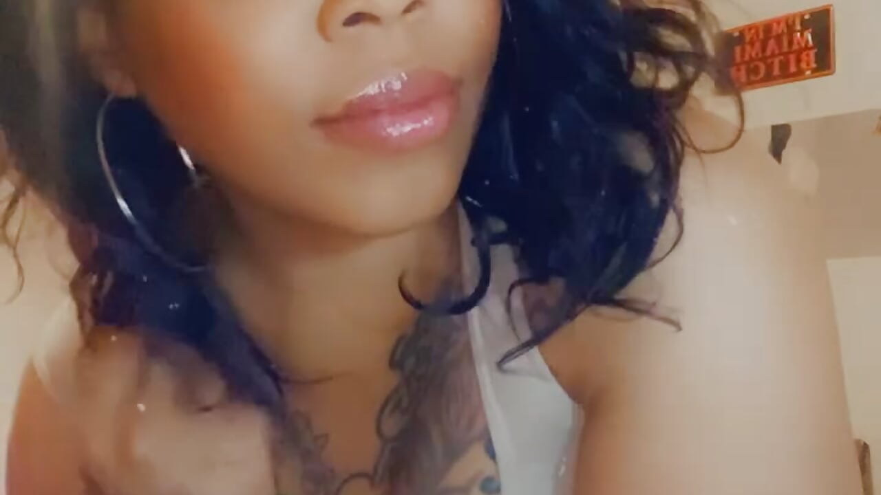 profile-intro-video-1749447209 - video by AmazingRedd101 cam model