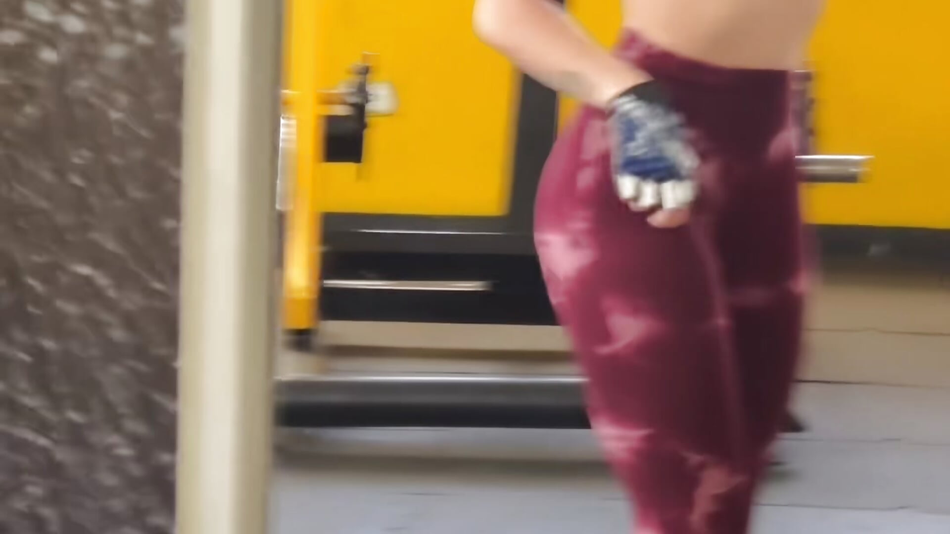 En el gym🔥🔥🔥 - video by alejandra_jonees cam model