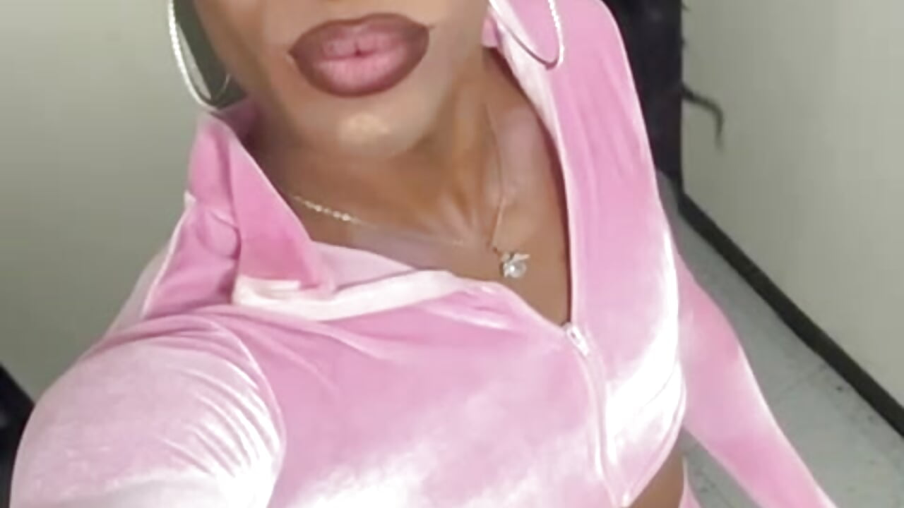 Happy - video by katha_Crawford cam model