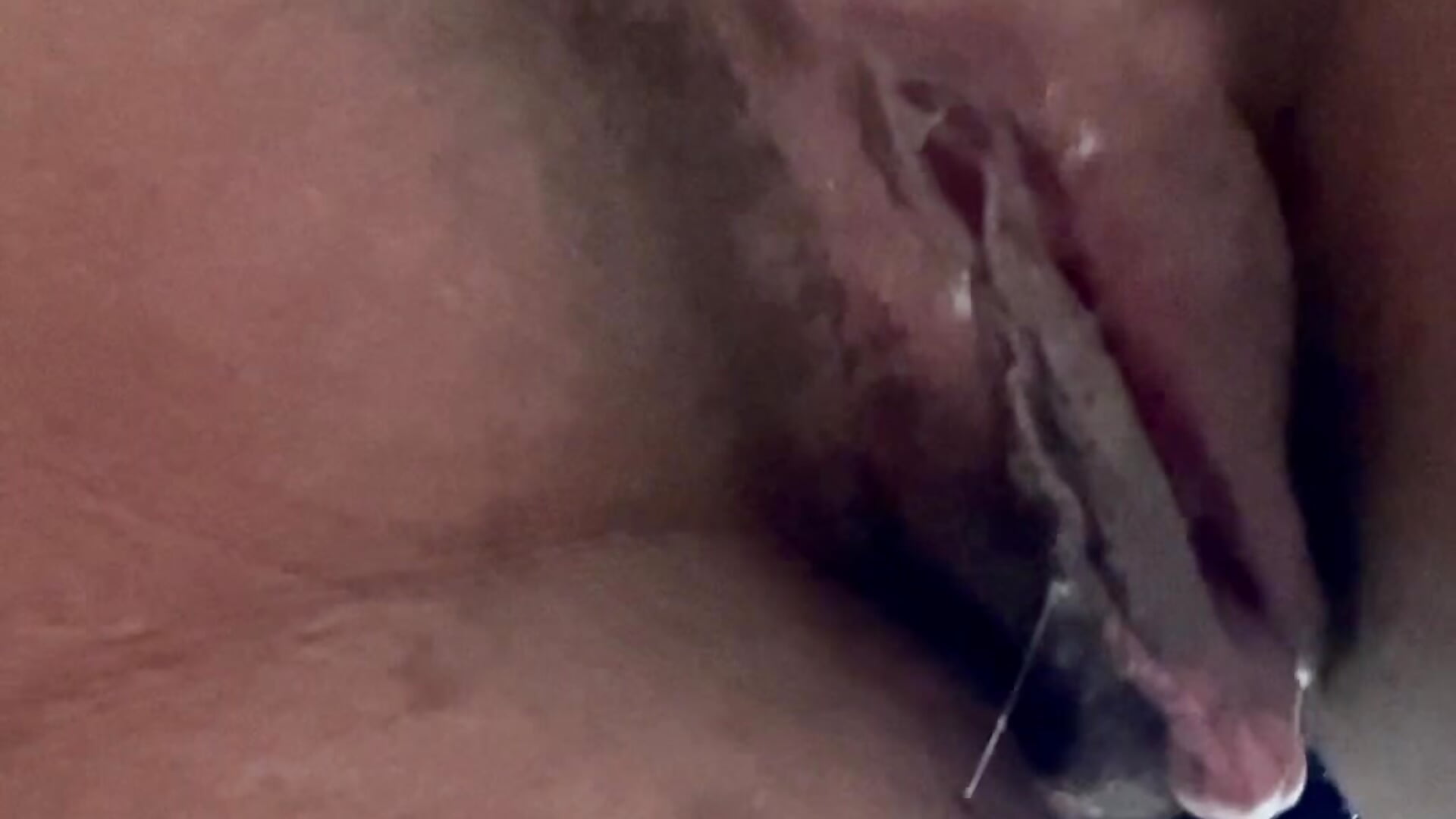 Some sec of finger in wet pussy befor smoke a