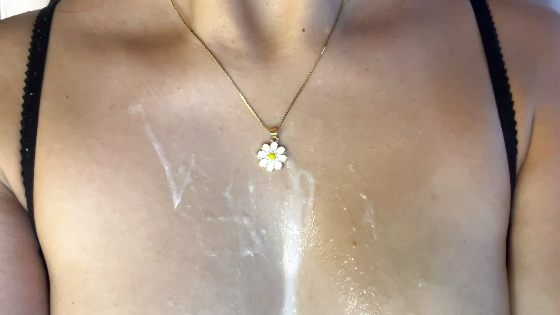 Mmm saliva 🤤🫦 - clip cu Miller_Vanessa_ model videochat