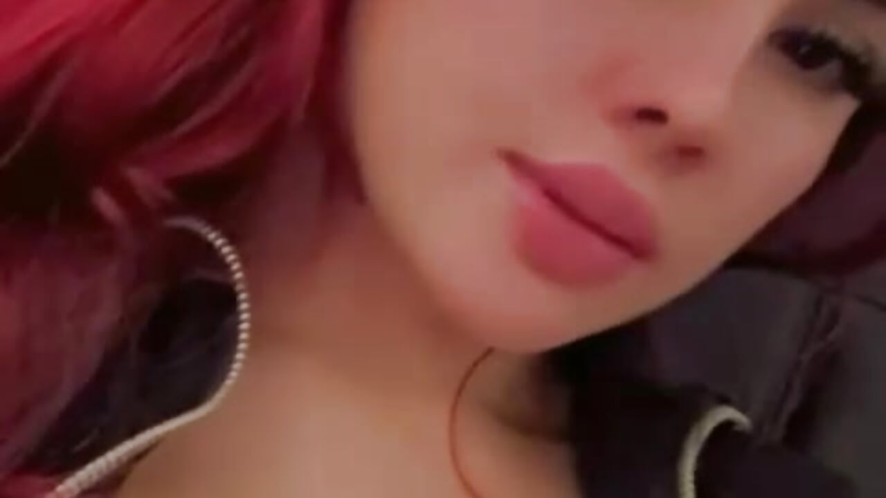 A little kiss for you - video by nia_spence1 cam model