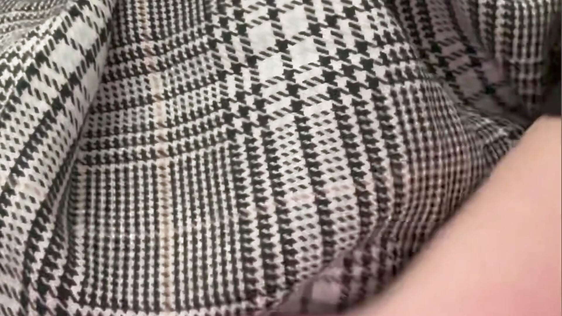 𝓢𝓠𝓤𝓘𝓡𝓣 𝓐𝓣 𝓦𝓞𝓡𝓚 🫢💦 - video by Eliaden cam model