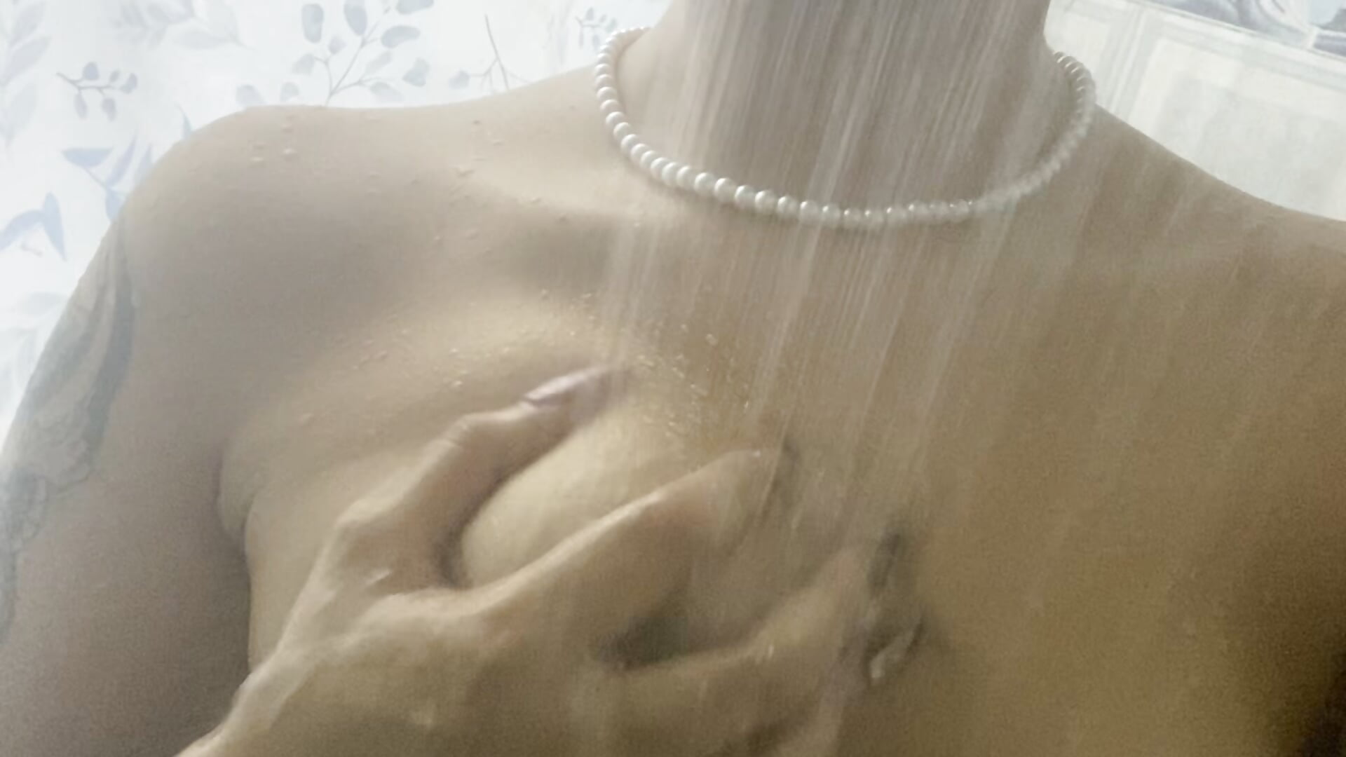 Hot Shower - video by kristen_tay cam model