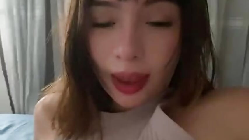 "Careful... once you come in, you won’t want to leave."－カメラキャストのJulieta_privの動画