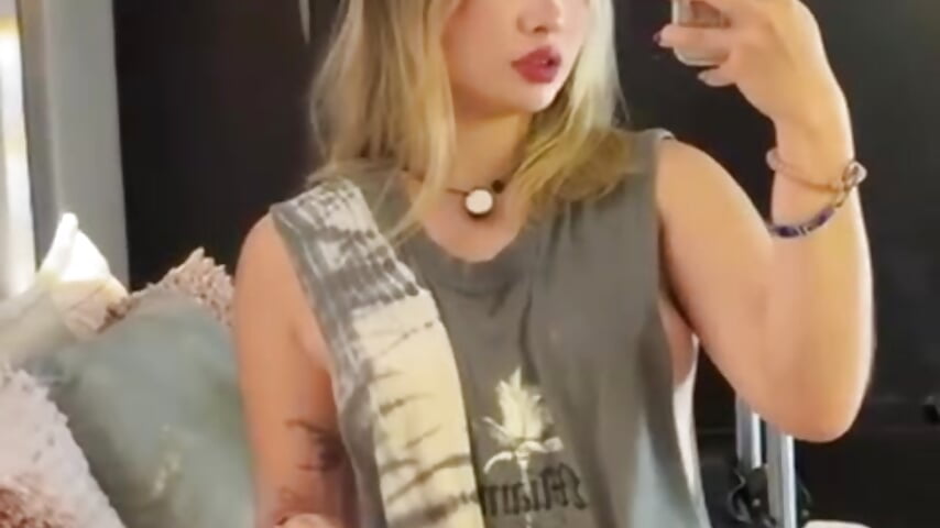 “Good vibes, soft skin & wild ideas 😏” - Julieta_priv主播的视频