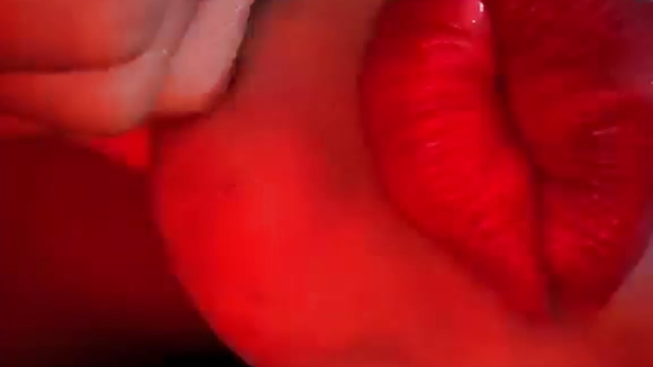 You enjoy my lips👄 - video by AleshkaStones cam model