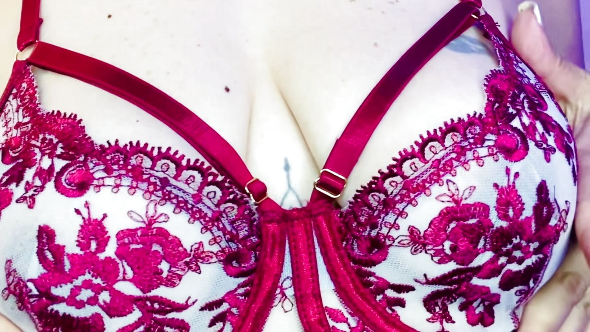 😈Run your hands over my boobs💋