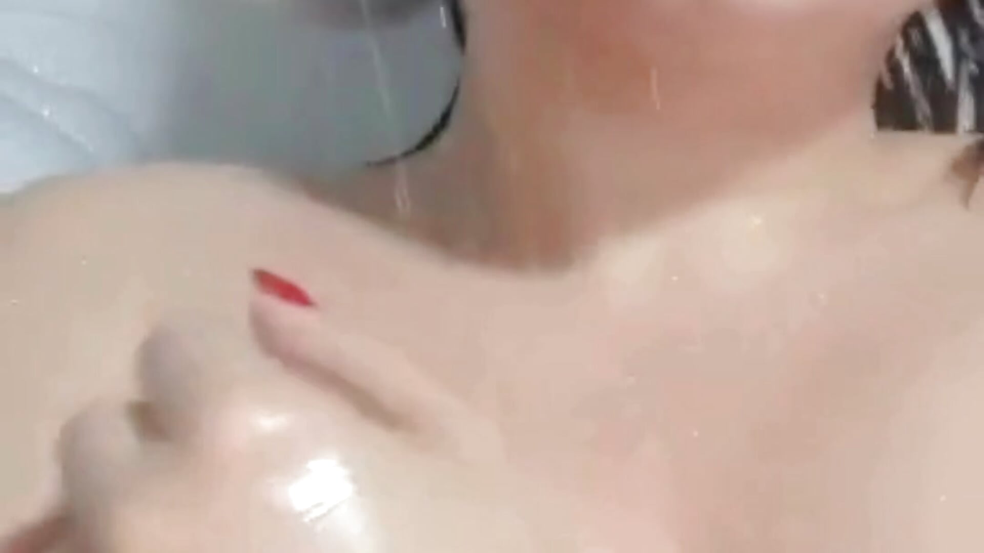 Shower with Lian 🙈💦 - video by Lianngrace cam model