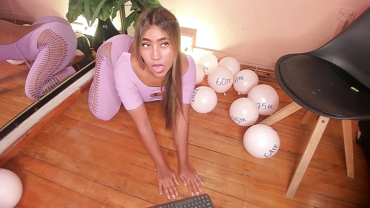 Do you like this sexy Latina girl with light-colored eyes? - video by SofiaBennett_ cam model