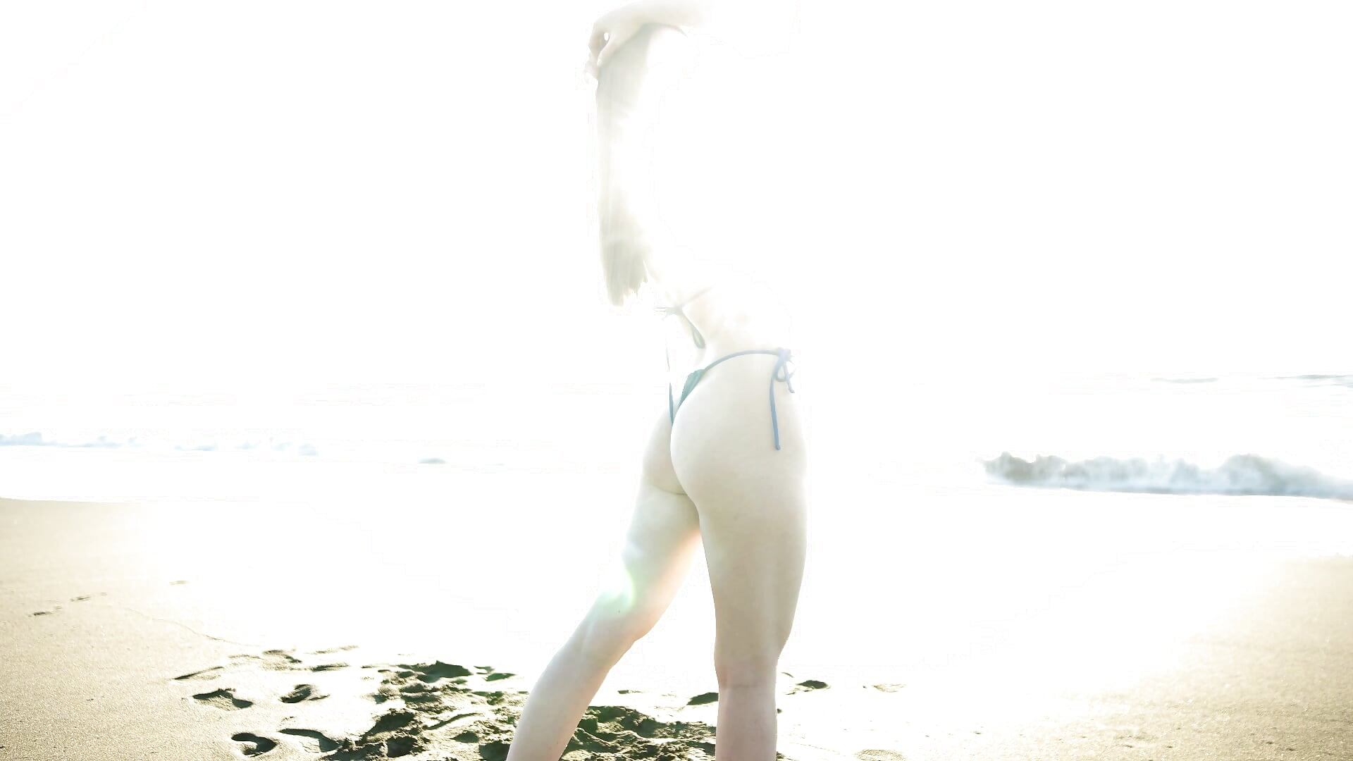 Sunny day in the beach – video od webkamerové modelky Sunny-Elly