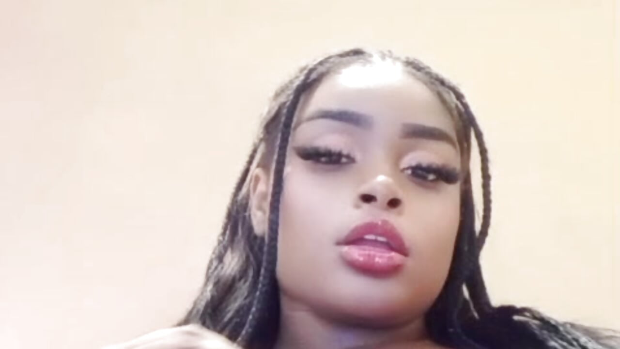 Play with my tits in slow motion 🙈 - vídeo de la modelo de cam AdaBenneth