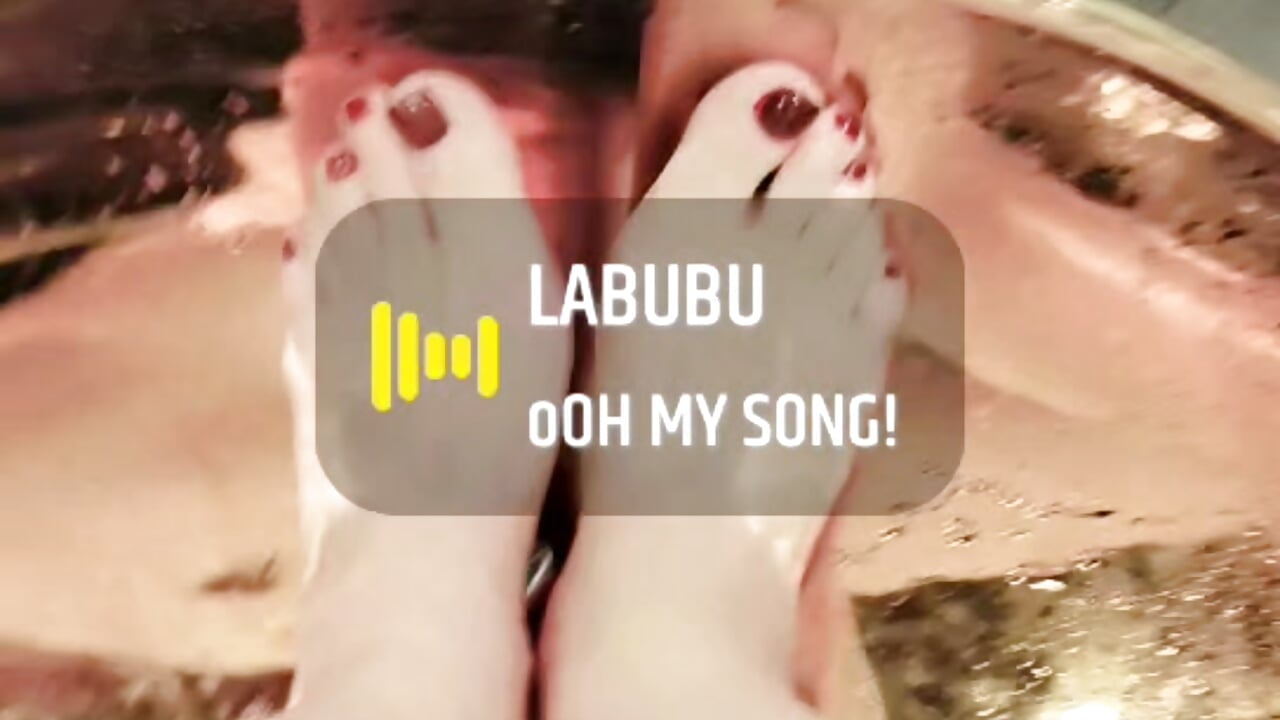 👅👅Lick my toes ..my dog👠👠🐶🐶 - video by Egyptianmilf2026 cam model