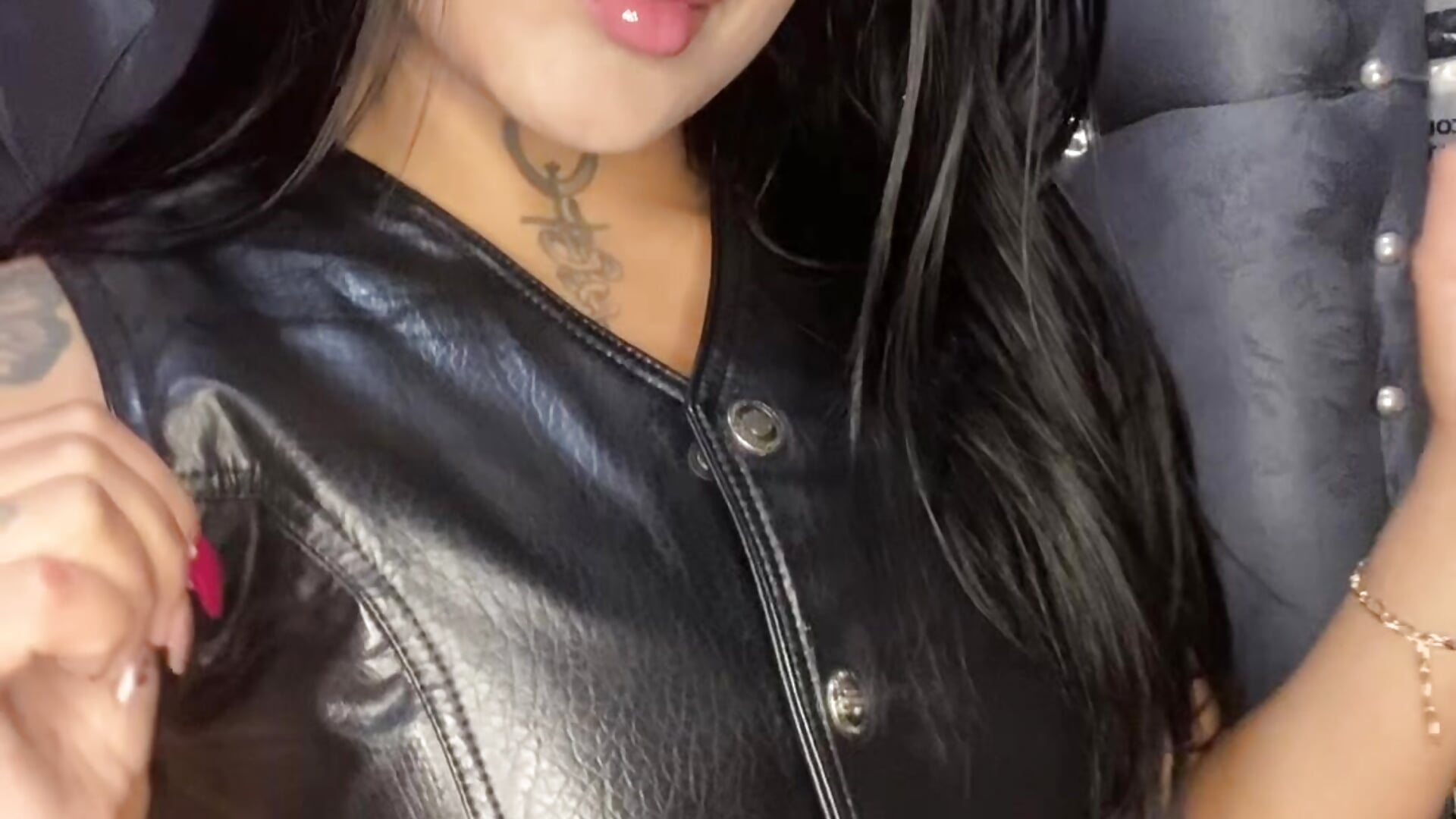 71b470197ef14bebb3cb5f509408d18a - video van Emily_sharlot cam-model