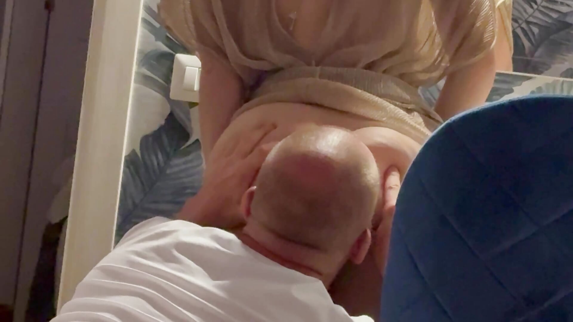 Sexymelli18 macht sich gerade fertig zum rausgehen - video by sexymelli18 cam model