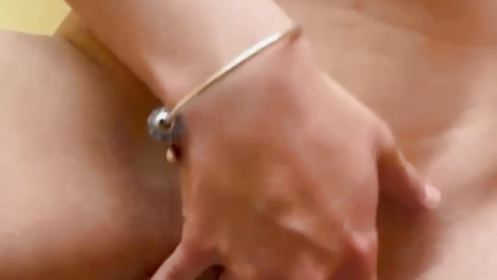 Teen 18 im Schwimmbad - video by sexymelli18 cam model