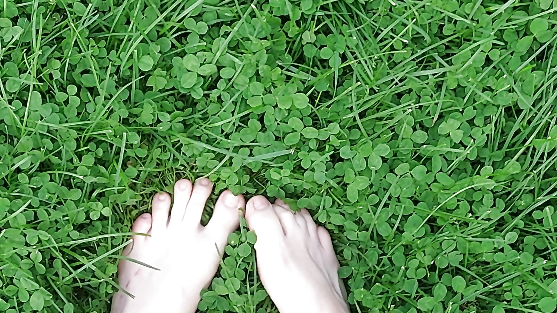 Barefoot walking ♡ – video af Nerri__ cam-model