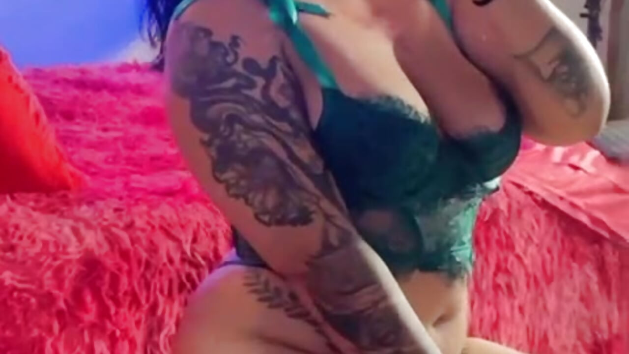 Too much fire to play calmly - video by Susana_Williamss cam model